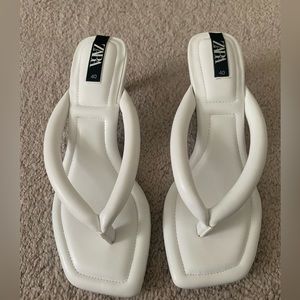 Zara thong puffer sandal
